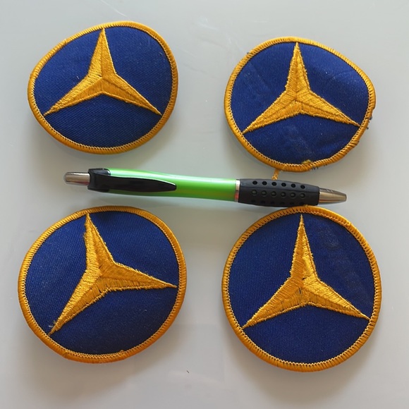 4 patches - Picture 2 of 3